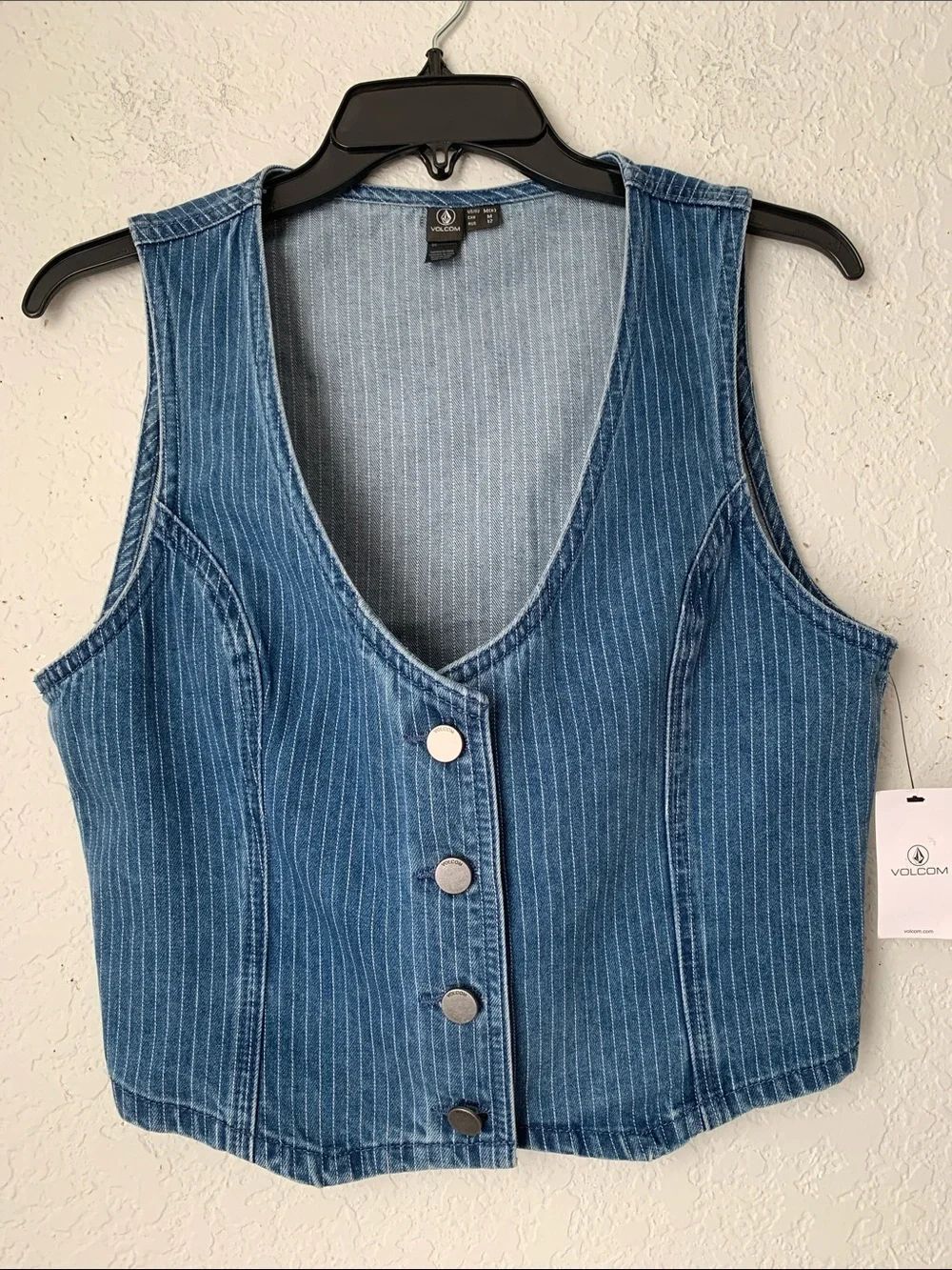 NWTโVolcom Blue Pinstripe Denim Crop Vest Women Size M $65